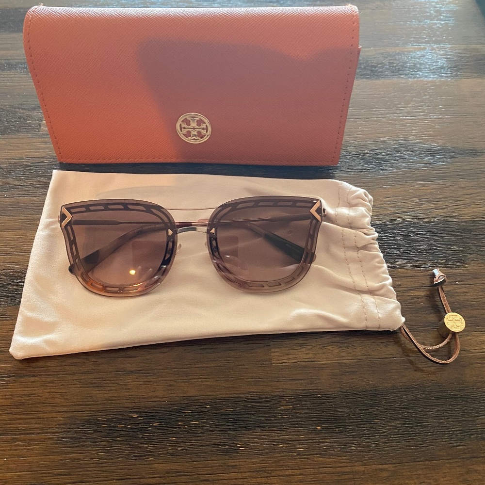 Tory Burch Rose Gold Woman Cat Eye Sunglasses